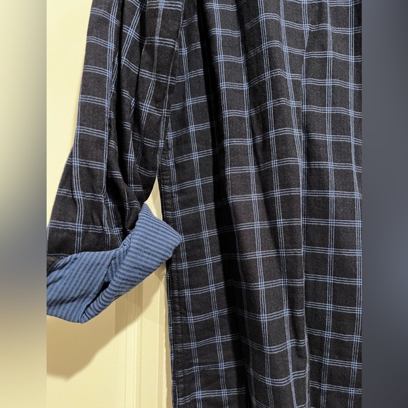 Men’s Banana Republic Untucked Button Down Shirt - Picture 2 of 4